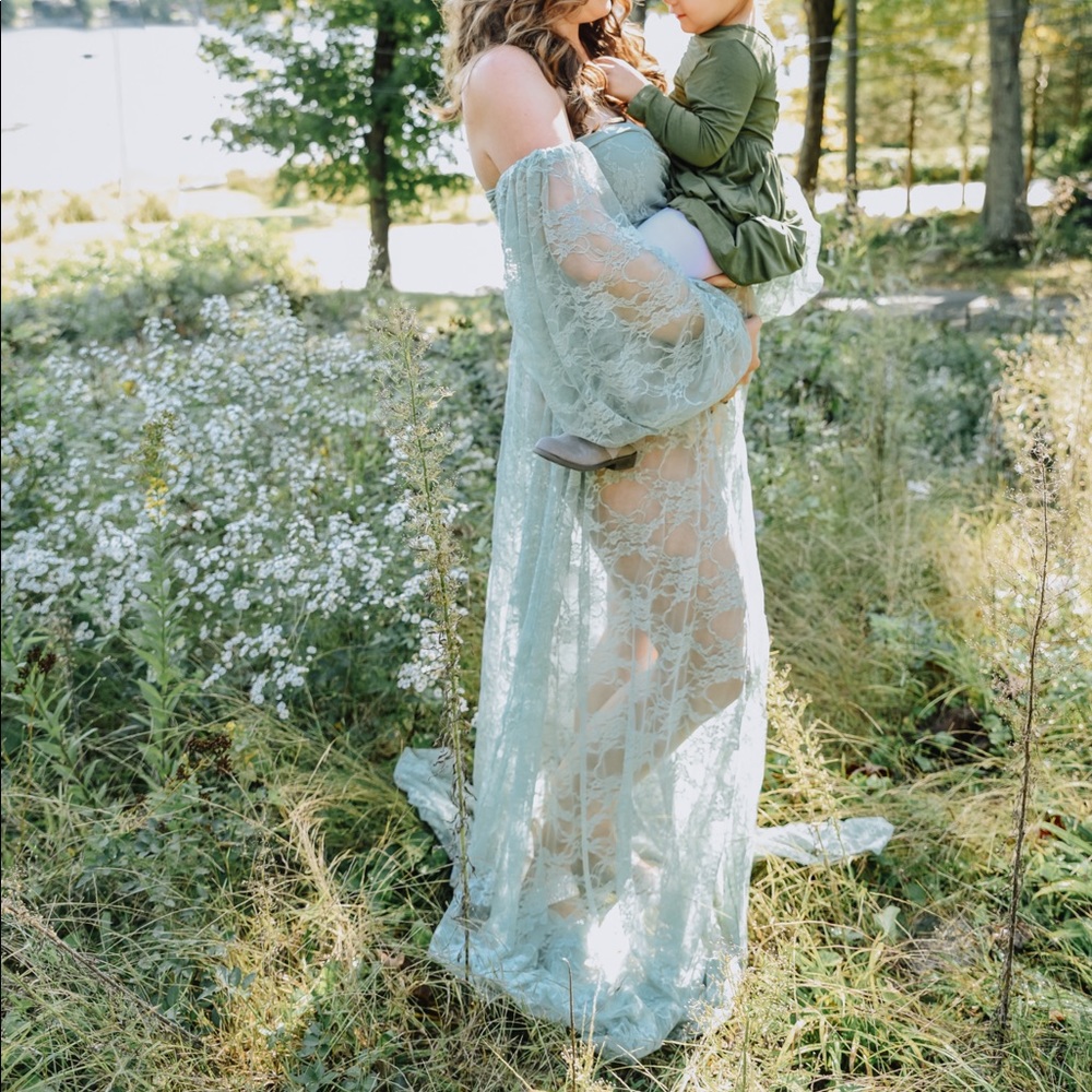 Lace off the shoulder Maternity Dress 🌸